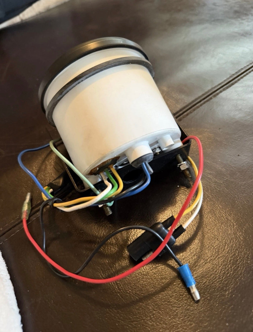 Nissan Marine Analog Tachometer With Integrated Low Oil Pressure Light